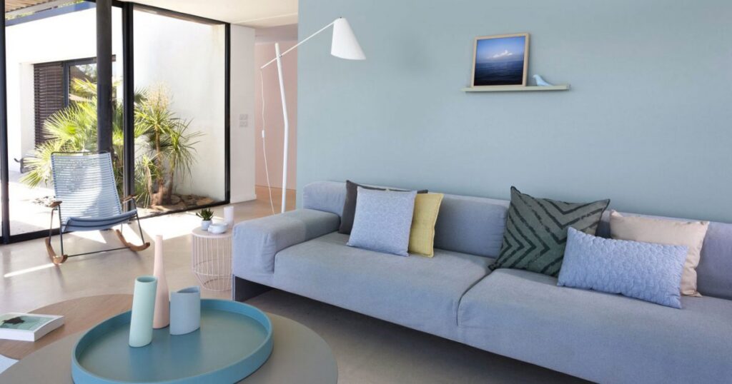 peinture ecologique mur bleu salon